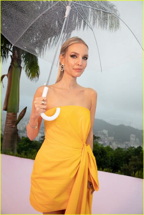 Photo: sabrina carpenter fashion show yellow 03 | Photo 4941014 | Just ...