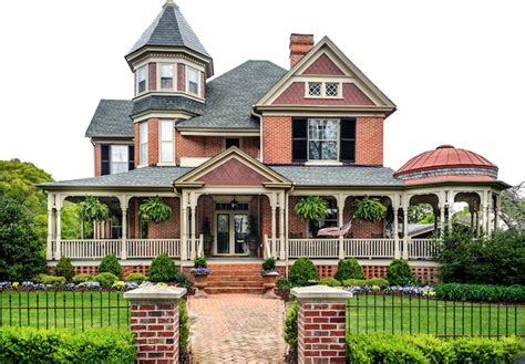 A Complete Guide to Victorian Home Styles, Features & Plans