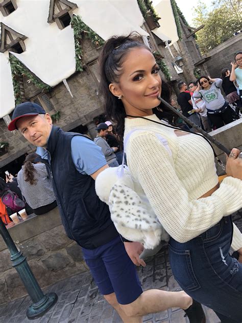 TW Pornstars - Sofi Ryan. Twitter. Shout out to the photobomb 👀🤣👌🏽