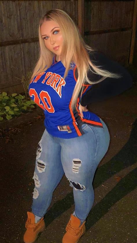 Naked Butts And Boobs Voluptuous Women Tight Jeans Look At You Thunder