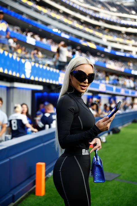 Kim Kardashian poses naked on Paper magazine cover: Did she really