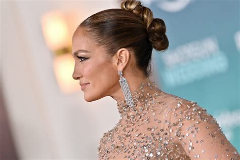 Jennifer-Lopez-Shotgun-Wedding-Movie-Premiere-Red-Carpet-Fashion ...