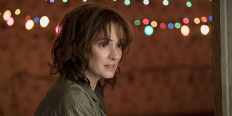 Stranger Things: Joyce's 5 Best Traits (& 5 Worst)