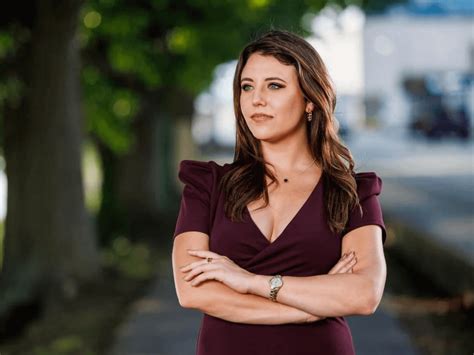 Sexy WSAZ News Channel 3 Reporter Kim Rafferty : r/CurvyNewsWomen