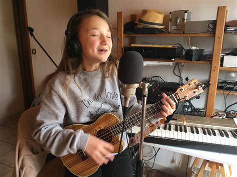 Satine déborde d’idées pour faire des vidéos