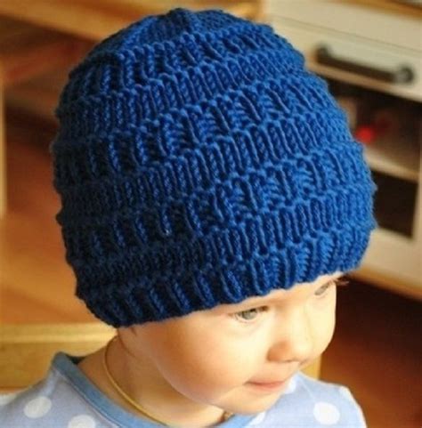 Простая легкая шапка для мальчика спицами (вязание снизу) | Knitted ...