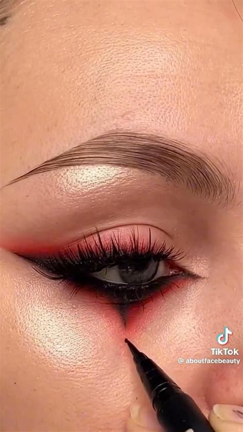 Pin by Seriya on Макияж на хэллоуин | Halloween makeup easy, Vampire ...
