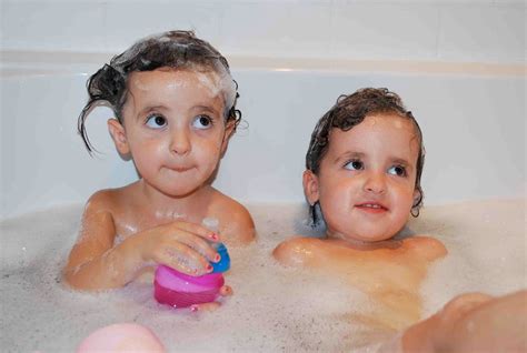 Twin Girls and a Little Boy! Meet the Whites...: Bubble Bath