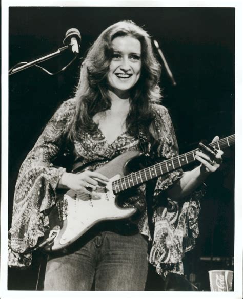 Bonnie Raitt. | Bonnie raitt, Blues musicians, Blues artists
