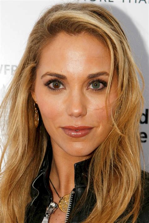 Elizabeth Berkley : sa biographie, filmographie, et quelques photos