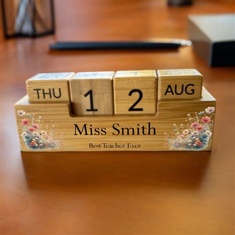 Floral Desk Calendar - Chain Valley Gifts