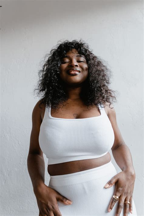 The Best Shapewear for Apple-Shaped Figures - ShapeWear Clothes