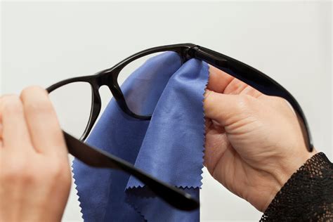 Pode Limpar Oculos Com Álcool - Álcool e detergente? Não use esses ingredientes para limpar o óculos