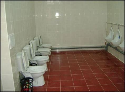 No Privacy Bathroom - 1Funny.com