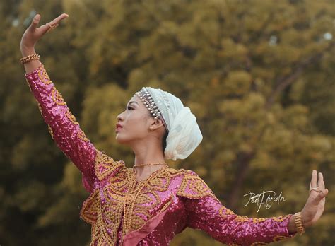 JED Film - The traditional fingernail dance - Pangalay and Batawi