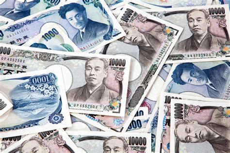 american dollar gains  yen  sentiment