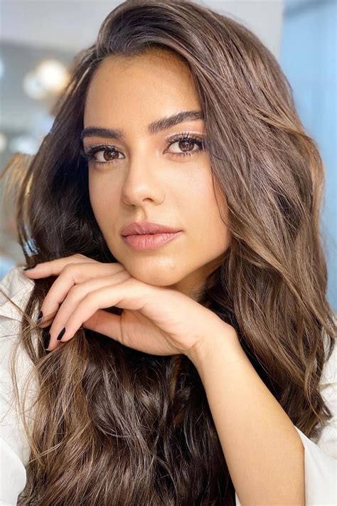 Aslıhan Malbora - Biografía, mejores películas, series, imágenes y