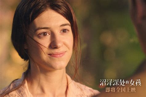 Hormones soar!"Girl in the Swamp" new clip staged wet kissing in water