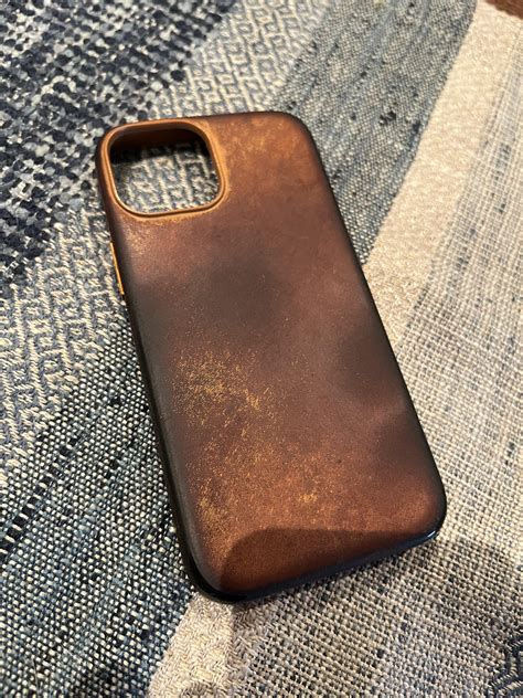 Golden brown leather case patina : r/iPhone13Mini