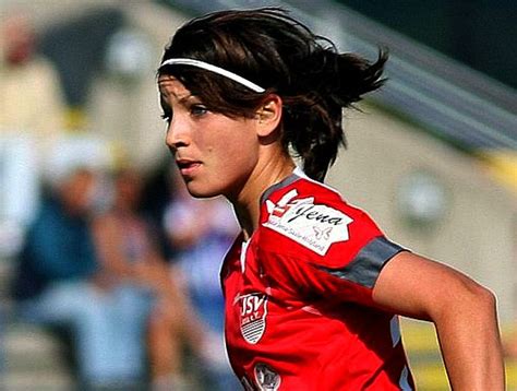 INITIAL X: Pemain-pemain bola wanita yang cantik..