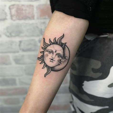 25 Sun and Moon Tattoo Design Ideas