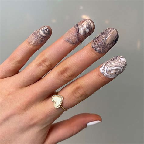 how to marble nails simple 9