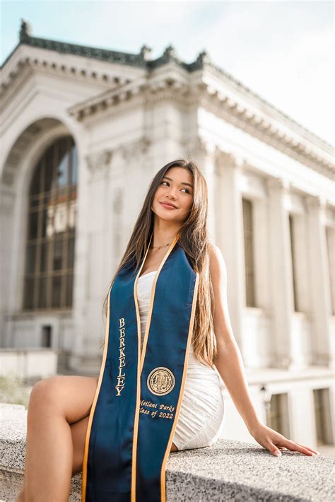 meilani on Twitter: "graduated ☺️🎓🐻💙 #gobears https://t.co/7E31pzpSEO