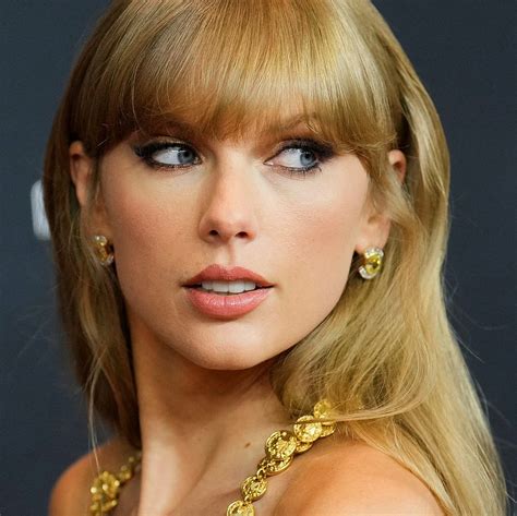 Taylor Swift Naked: Unveiling The Icon Behind The Music