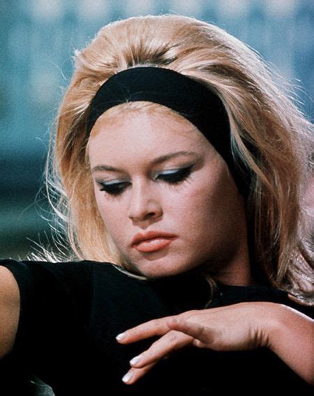 Brigitte Bardot Headband Hairstyle ... | Headband hairstyles, Brigitte ...