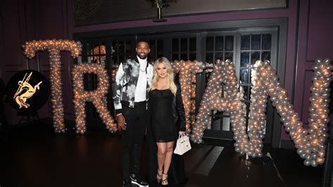 Khloé Kardashian and Tristan Thompson Kissing in Mexico Photos with