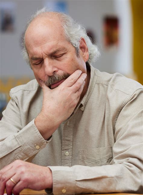 Pain management during dental implant recovery | ClearChoice