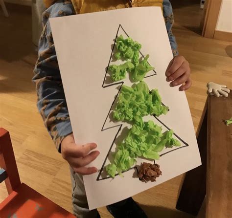 Árbol de navidad con papel crepé | Arbol de navidad, Sobres de papel ...