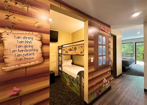 COUNTRY CASCADES WATERPARK RESORT, PIGEON FORGE
