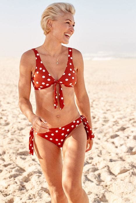 9 Latest Hot Vicky McClure Bikini Pics