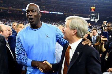 Craig Sager interviews Michael Jordan at National Championship Game (Video)