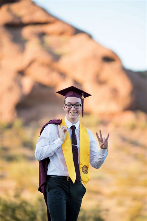 MALE GRADUATION PICTURES IDEAS | Graduation picture poses, Male