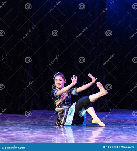 Miao Dance In Western Hunan 4-Chinese Folk Dance-Graduation Show Of