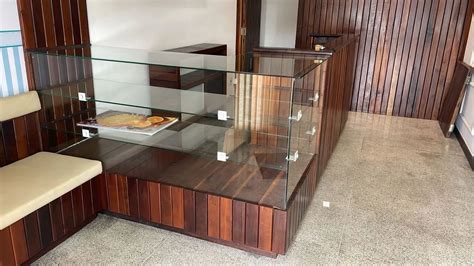 Balcão Vitrine Expositor De Vidro E Madeira - Balcão em Madeira com Vitrine de Vidro - Móveis Para Organização ...