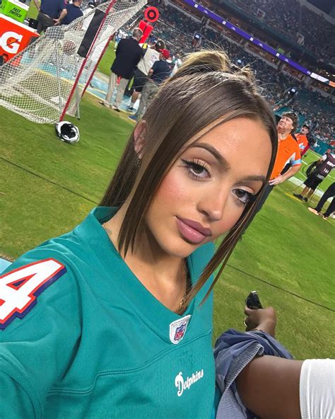 Woah Vicky - Woah Vicky added a new photo.