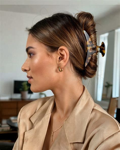 easy claw clip hairstyles youll   wear