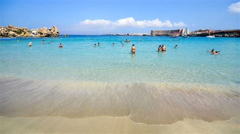 5 essentials for the perfect beach day in Malta