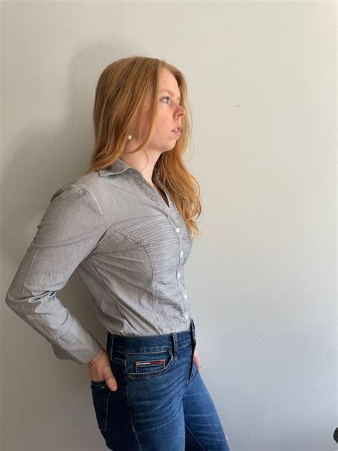 Signature Larry Levine Grey Striped Button Down Blouse - Small – Le