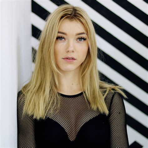 Anny Aurora (49 фото)