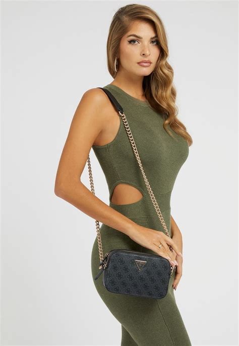 Guess NOELLE CROSSBODY CAMERA - Across body bag - schwarz/dark grey ...
