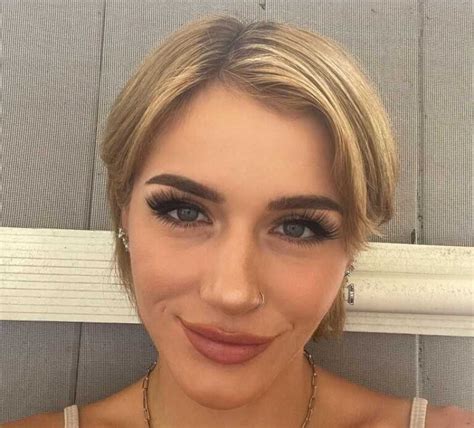 Rosalyn Sphinx Bio, Age, Height, Facial, Net Worth, Wiki, Videos, Pics ...