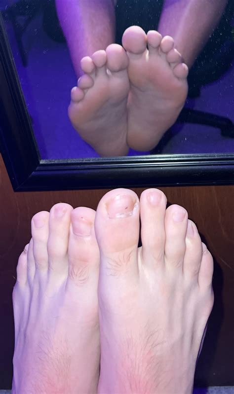 toes look kinda funky 😅 but need a slave to worship these big feet : r