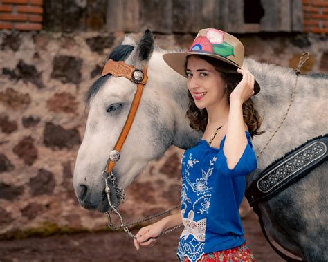 748.247+ Fotos y Imágenes de Mujer con caballo Gratis · Banco de Fotos