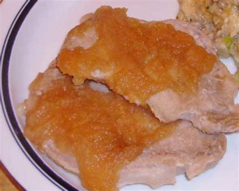 Mom's Scrumptious Applesauce Pork Chops Recipe - Food.com