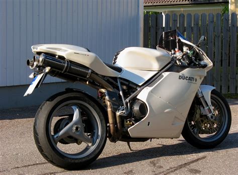 DUCATI 748 - Review and photos