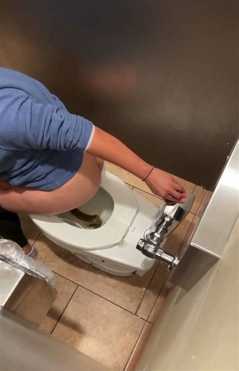 Toilet Time: Overstall Toilet - ThisVid.com